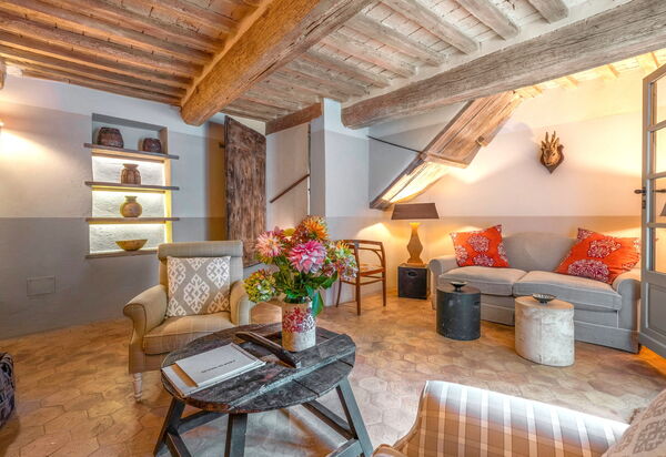 Casa Di Giulio: Autumn, Living Room, Spring, Summer