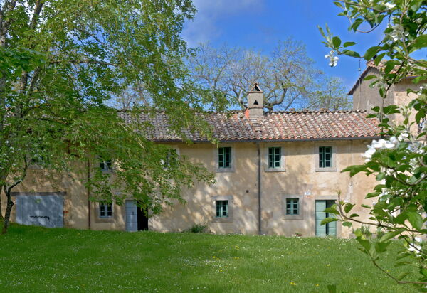 Casa Di Giulio: Autumn, Building Exterior, Garden, Spring, Summer