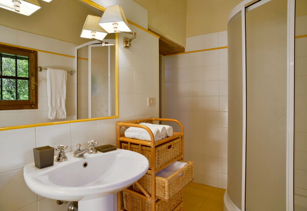 Casa Dell'ambasciatore: Autumn, Bathroom, Spring, Summer