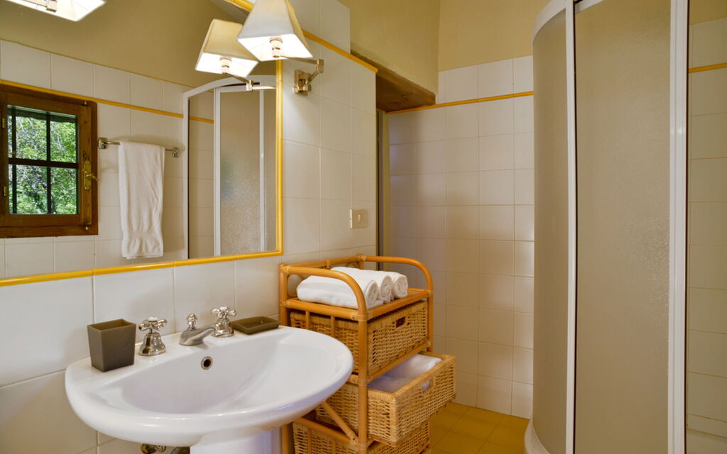 Casa Dell'ambasciatore: Autumn, Bathroom, Spring, Summer