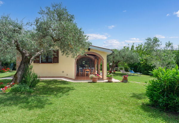 Villa Le Vigne: Balcone / Terrazza / Patio, Entrata Principale, Estate, Esterni, Giardino