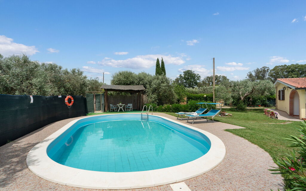 Villa Le Vigne: all'aperto, Entrata Principale, Estate, Esterni, Giardino, Piscina