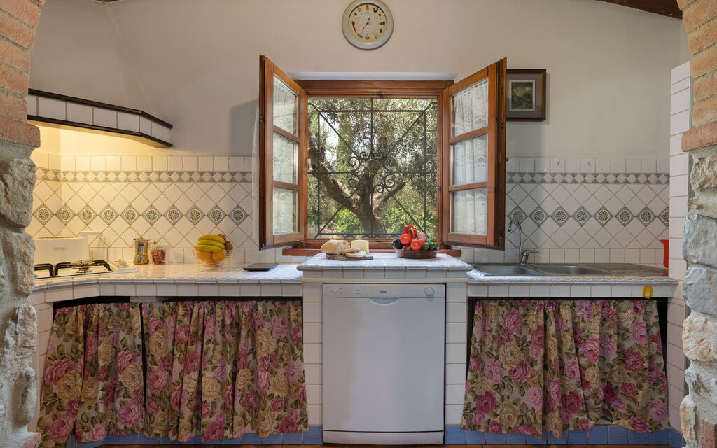 Villa Le Vigne: Cucina, Estate