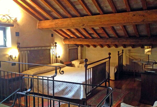 Monastery Guest House: monastery-guest-house-citta-di-castello-villa-idro-bedroom