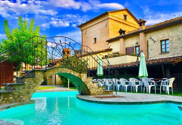 Monastery Guest House: monastery-guest-house-citta-di-castello-villa-pool