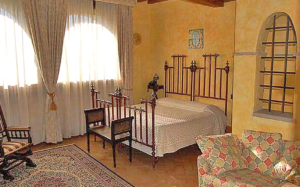 Monastery Guest House: monastery-guest-house-citta-di-castello-villa-eolo-camera-da-letto