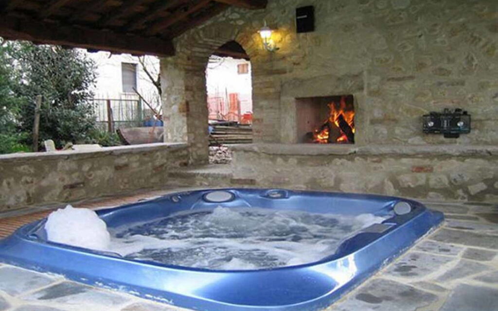 Monastery Guest House: monastery-guest-house-citta-di-castello-villa-piscina