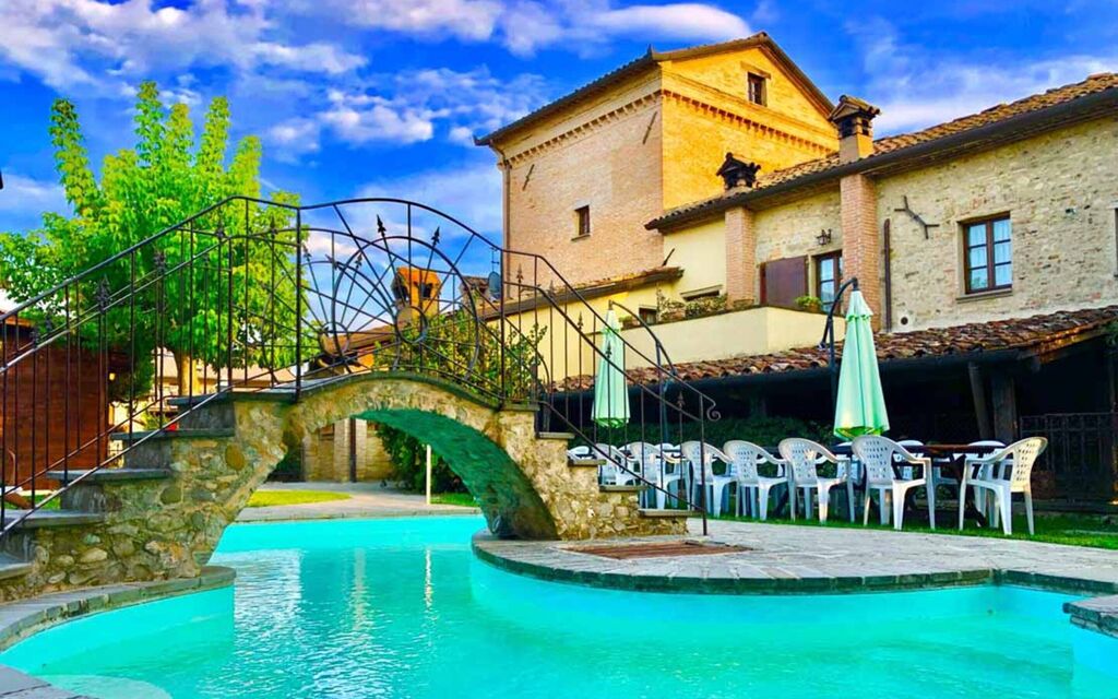 Monastery Guest House: monastery-guest-house-citta-di-castello-villa-piscina