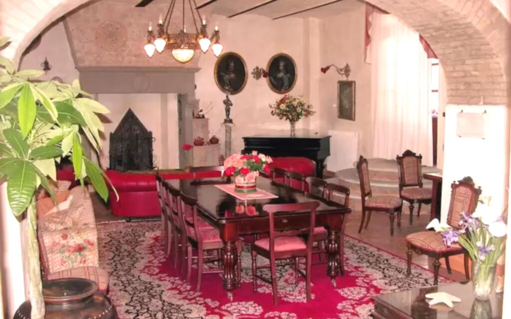 Monastery Guest House: monastery-guest-house-citta-di-castello-villa-soggiorno