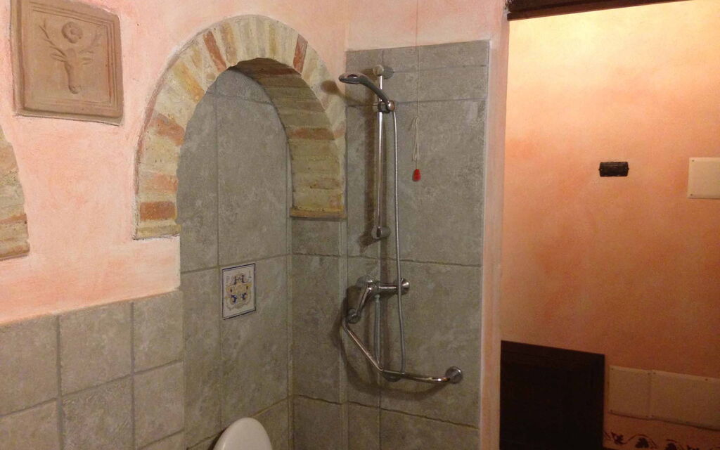 Monastery Guest House: Autunno, Bagno, Estate, Primavera