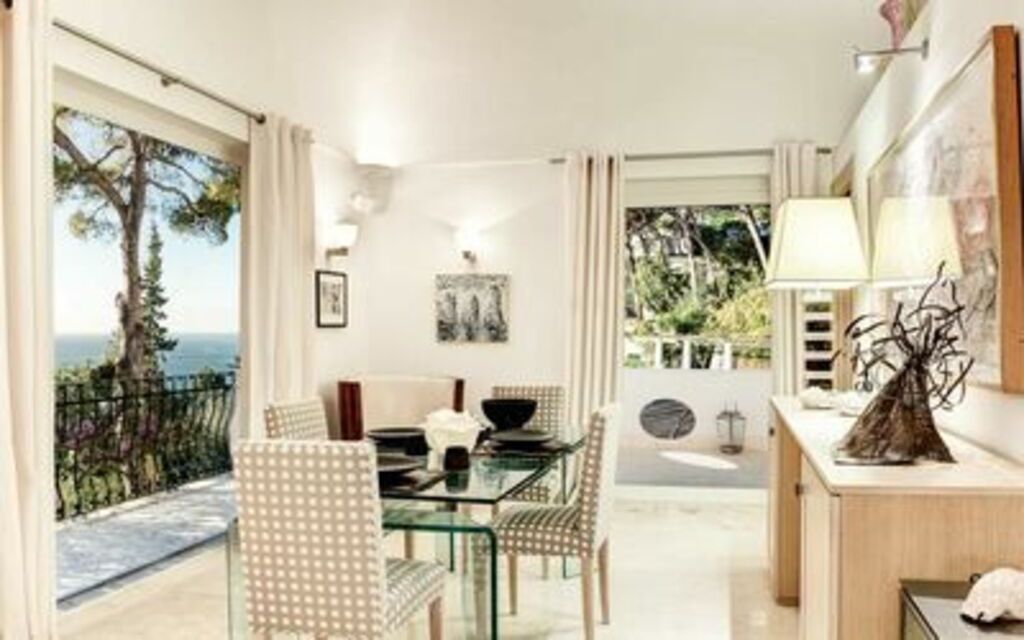 Villa Marina Little Beach: villa-marina-little-beach-capri-villa-sala-da-pranzo