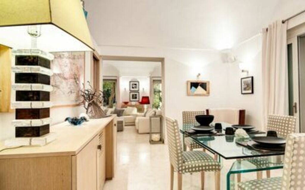 Villa Marina Little Beach: villa-marina-little-beach-capri-villa-sala-da-pranzo