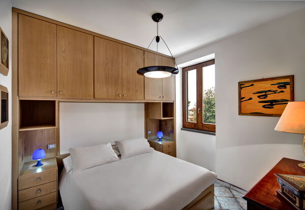 Stony Villa Volcano View: stony-villa-volcano-view-sant-agata-sui-due-golfi-villa-camera-da-letto