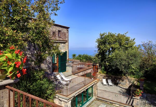 Stony Villa Volcano View: stony-villa-volcano-view-sant-agata-sui-due-golfi-villa-esterno
