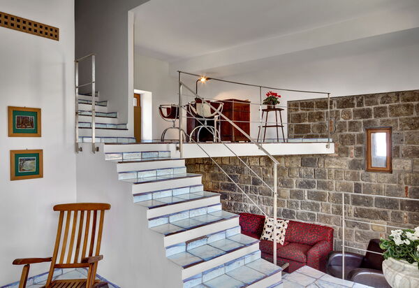 Stony Villa Volcano View: stony-villa-volcano-view-sant-agata-sui-due-golfi-villa-soggiorno