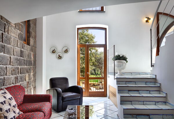 Stony Villa Volcano View: stony-villa-volcano-view-sant-agata-sui-due-golfi-villa-soggiorno