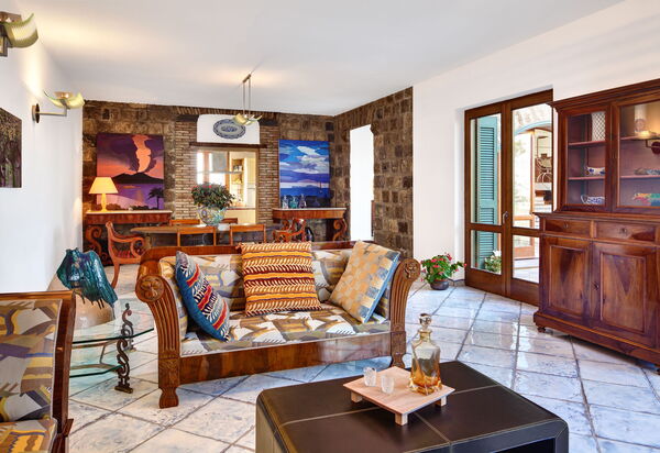 Stony Villa Volcano View: stony-villa-volcano-view-sant-agata-sui-due-golfi-villa-soggiorno