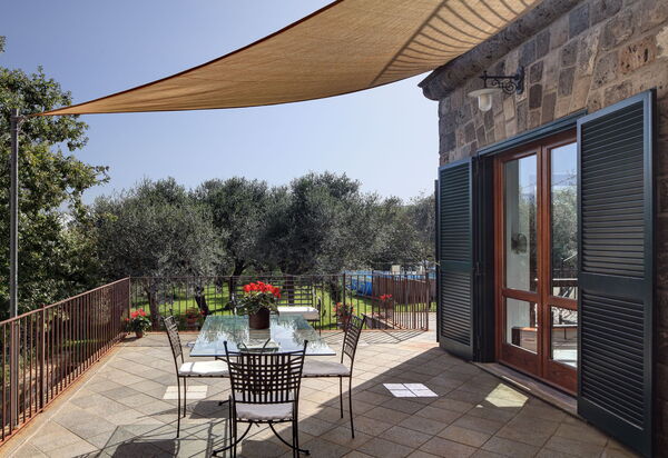 Stony Villa Volcano View: stony-villa-volcano-view-sant-agata-sui-due-golfi-villa-terrazza