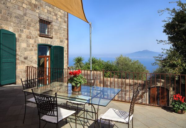 Stony Villa Volcano View: stony-villa-volcano-view-sant-agata-sui-due-golfi-villa-terrazza