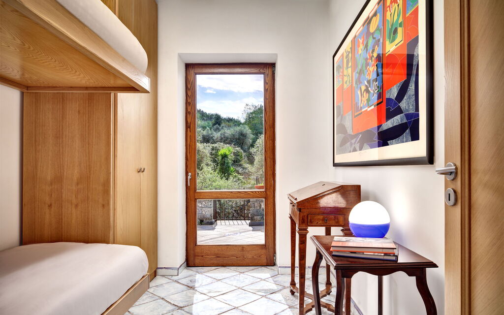 Stony Villa Volcano View: stony-villa-volcano-view-sant-agata-sui-due-golfi-villa-camera-da-letto