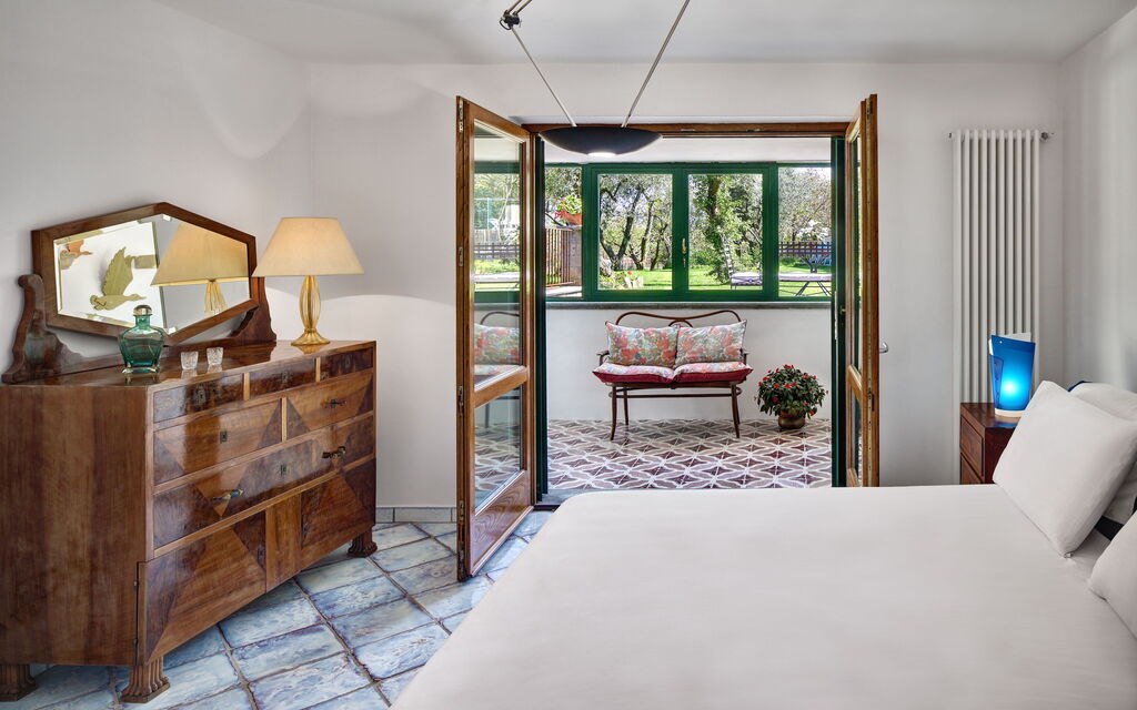 Stony Villa Volcano View: stony-villa-volcano-view-sant-agata-sui-due-golfi-villa-camera-da-letto