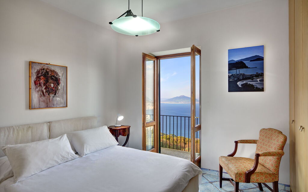Stony Villa Volcano View: stony-villa-volcano-view-sant-agata-sui-due-golfi-villa-camera-da-letto