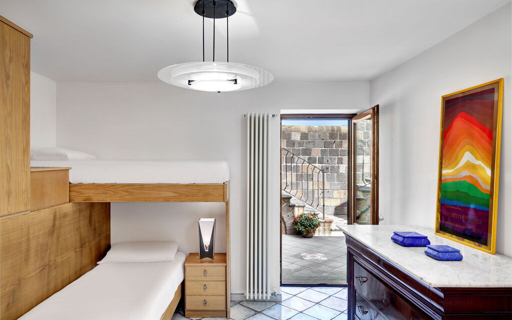 Stony Villa Volcano View: stony-villa-volcano-view-sant-agata-sui-due-golfi-villa-camera-da-letto