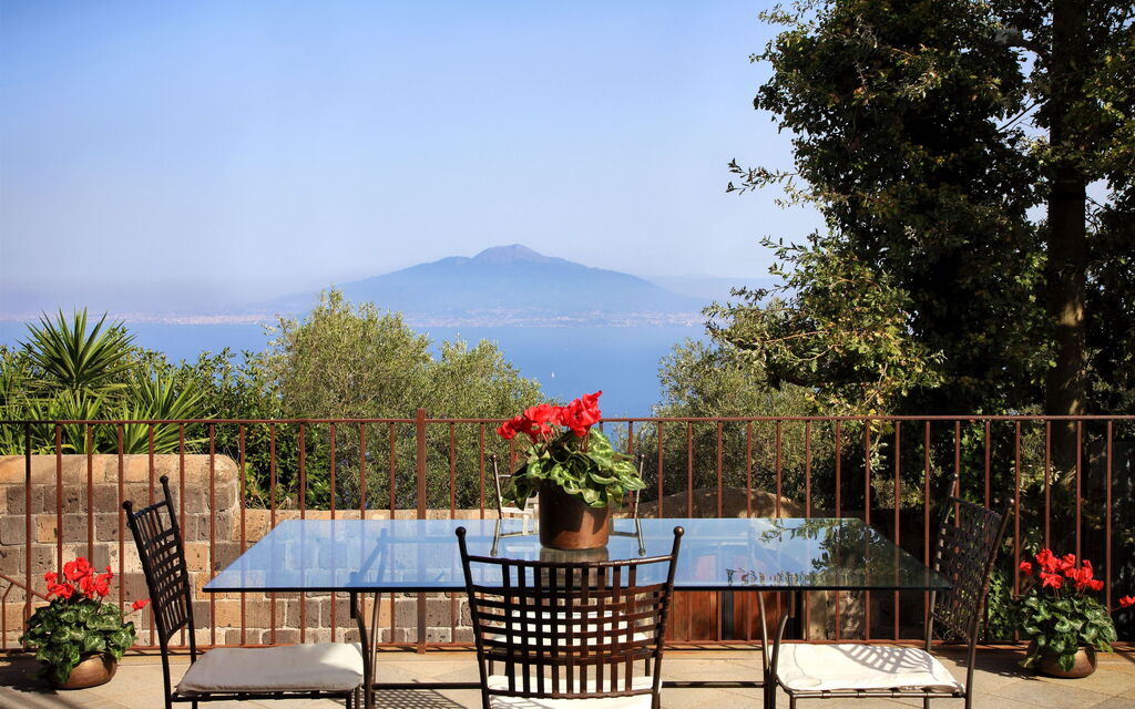 Stony Villa Volcano View: stony-villa-volcano-view-sant-agata-sui-due-golfi-villa-terrace