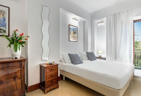 Woody Home Sea View: woody-home-sea-view-sorrento-appartamento-camera-da-letto