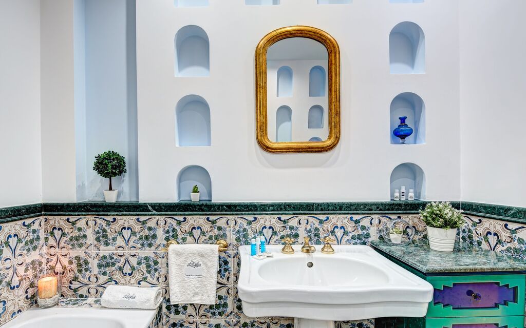 Woody Home Sea View: woody-home-sea-view-sorrento-apartment-bathroom