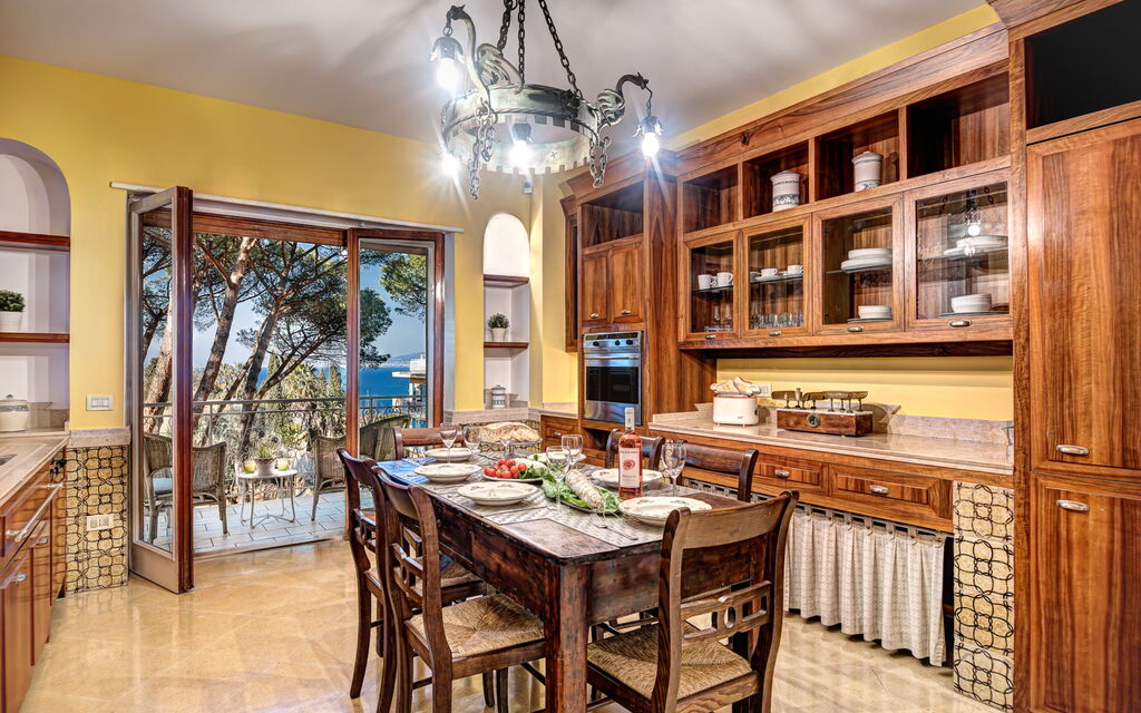 Woody Home Sea View: woody-home-sea-view-sorrento-apartment-kitchen