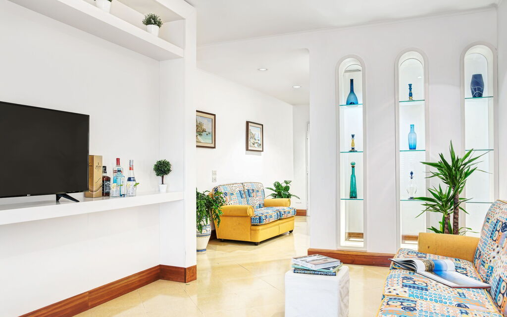 Woody Home Sea View: woody-home-sea-view-sorrento-apartment-living-room