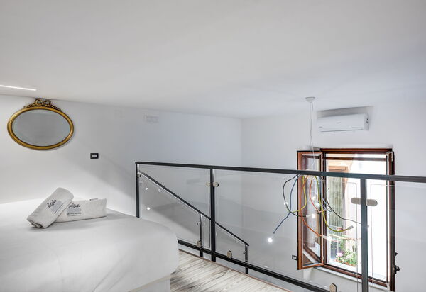 Loft In Sorrento: loft-in-sorrento-appartamento-camera-da-letto
