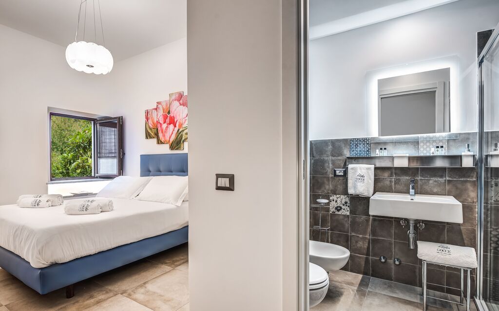 Loft In Sorrento: loft-in-sorrento-apartment-bedroom