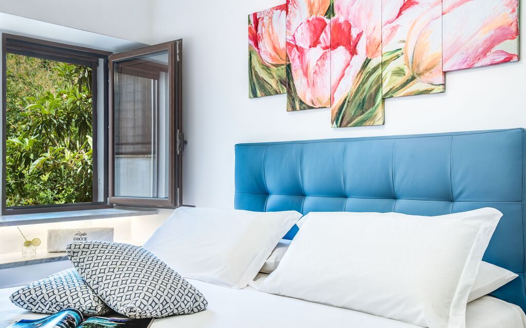 Loft In Sorrento: loft-in-sorrento-apartment-bedroom