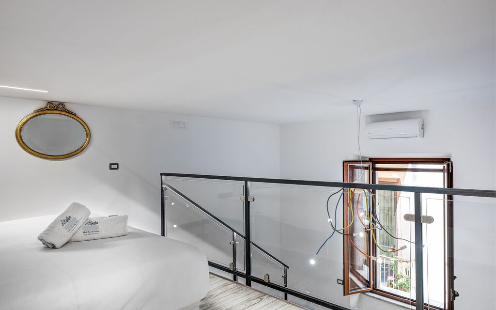 Loft In Sorrento: loft-in-sorrento-apartment-bedroom