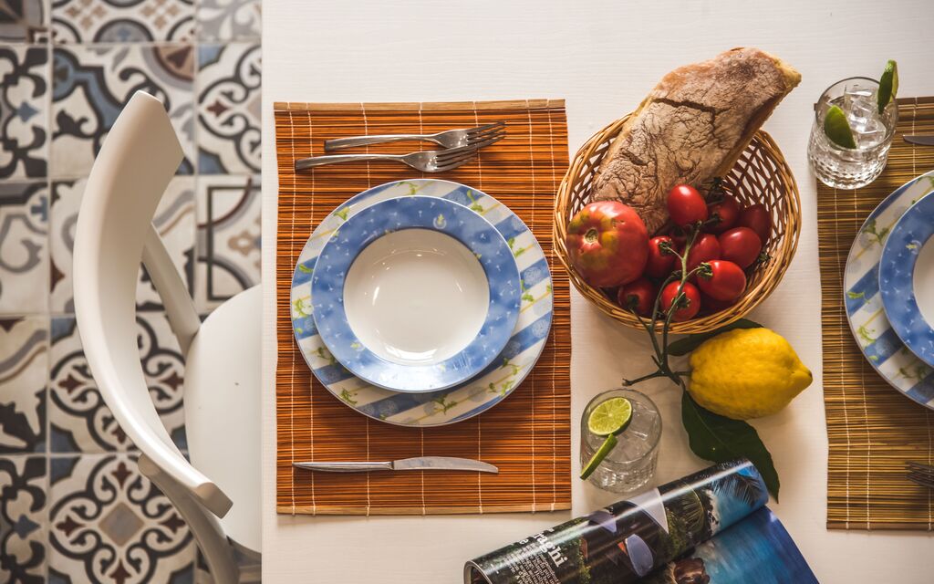 Loft In Sorrento: loft-in-sorrento-apartment-dining-room