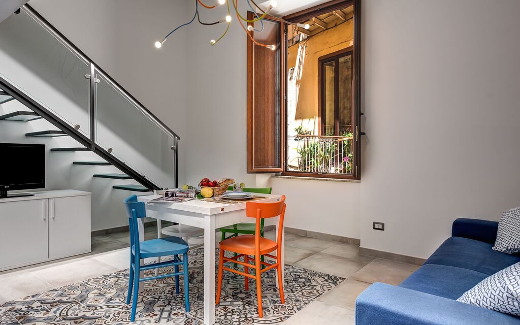 Loft In Sorrento: loft-in-sorrento-apartment-living-room