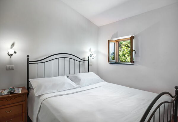 La Baia Dello Chalet: la-baia-dello-chalet-massa-lubrense-appartamento-camera-da-letto