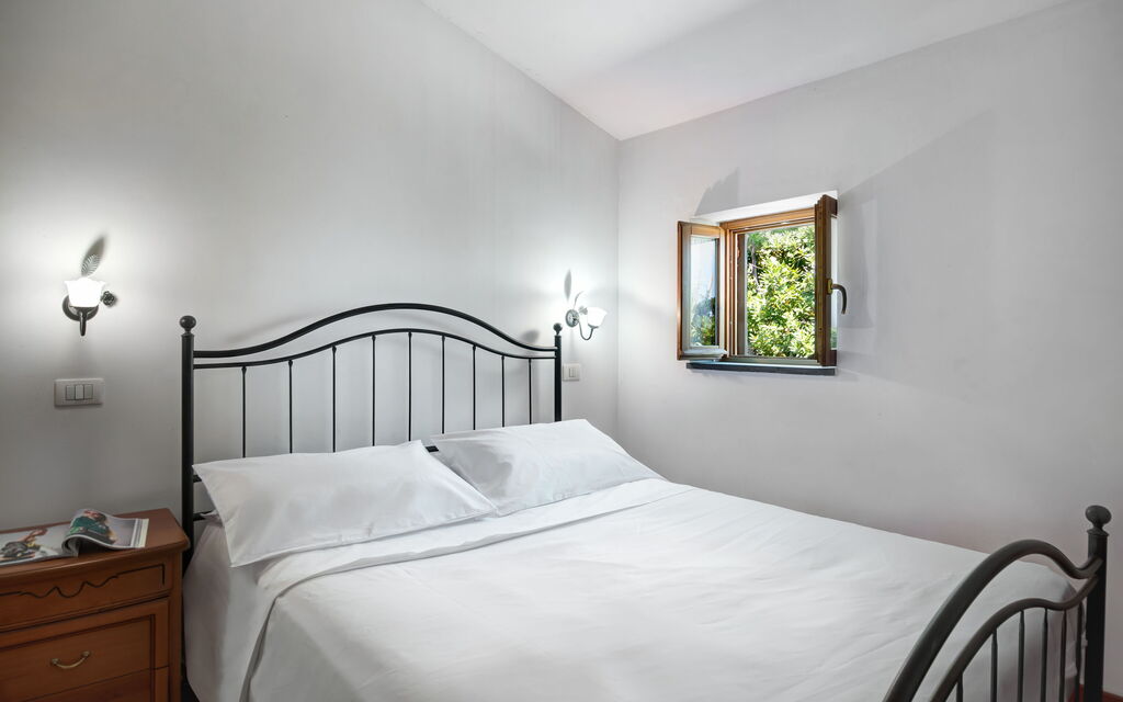 La Baia Dello Chalet: la-baia-dello-chalet-massa-lubrense-appartament-bedroom