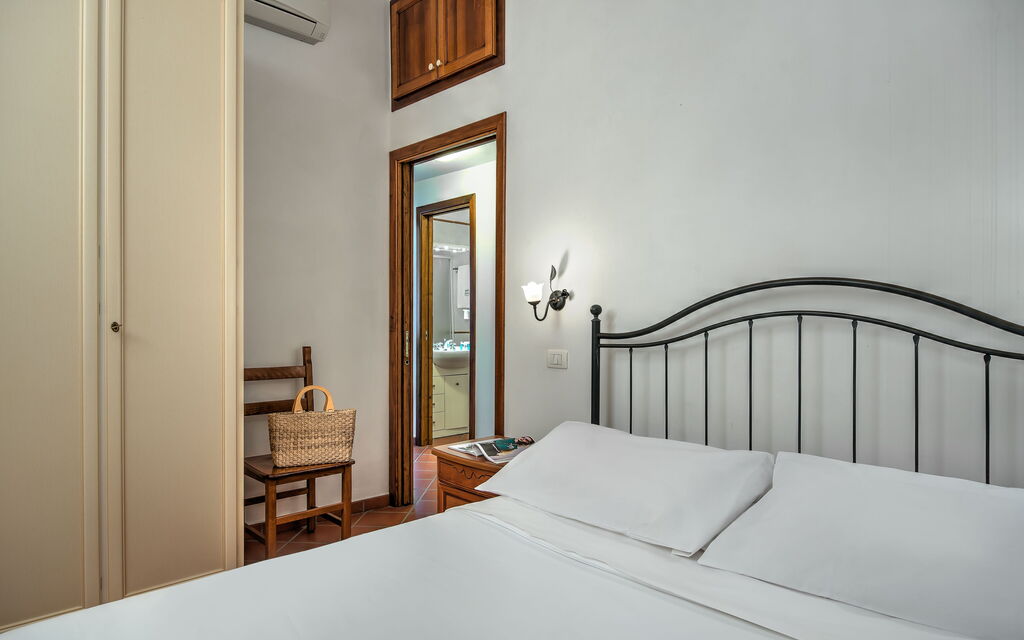 La Baia Dello Chalet: la-baia-dello-chalet-massa-lubrense-appartament-bedroom