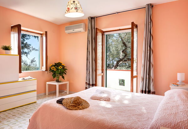 Nerano Sea View House: nerano-sea-view-house-marina-del-cantone-appartamento-camera-da-letto