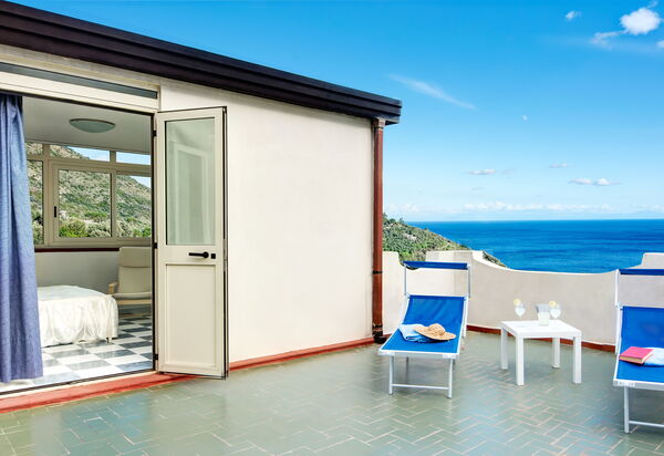 Nerano Sea View House: nerano-sea-view-house-marina-del-cantone-appartamento-patio