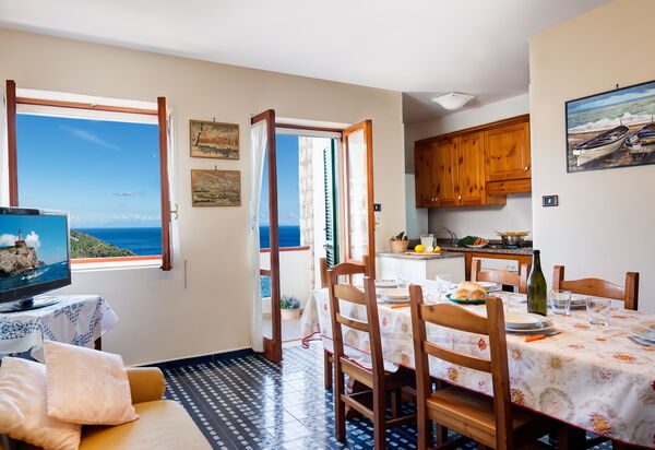 Nerano Sea View House: nerano-sea-view-house-marina-del-cantone-appartamento-soggiorno