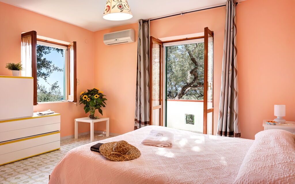 Nerano Sea View House: nerano-sea-view-house-marina-del-cantone-appartamento-camera-da-letto