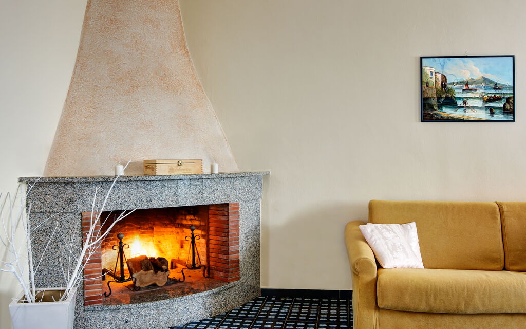 Nerano Sea View House: nerano-sea-view-house-marina-del-cantone-appartamento-soggiorno