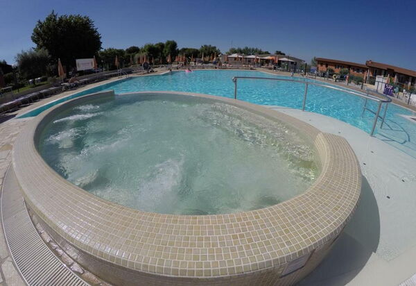Villaggio Colombare: villaggio-colombare-sirmione-multiproperty-pool