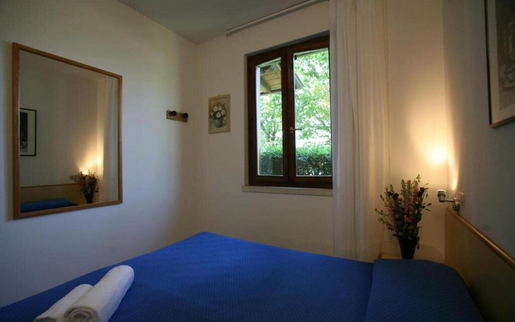 Villaggio Colombare - : villaggio-colombare-sirmione-mutliproperty-trilocale-comfort-bedroom
