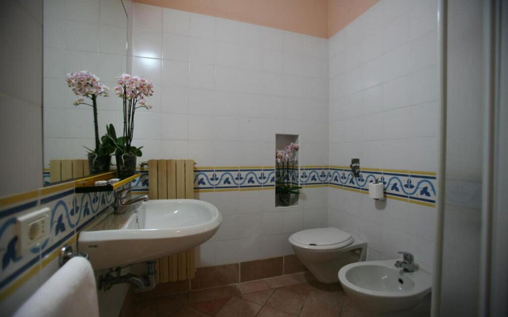 Villaggio Colombare - : villaggio-colombare-sirmione-mutliproprieta-bilocale-comfort-bagno