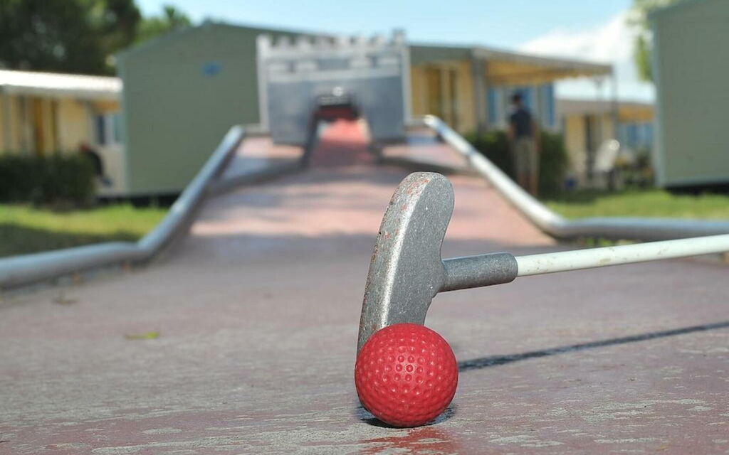 Villaggio Colombare: villaggio-colombare-sirmione-mutliproprieta-mini-golf